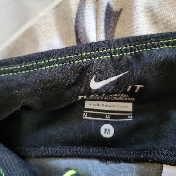 Nike Dri Fit Grey Absract Design Leggings - Picture 12 of 13